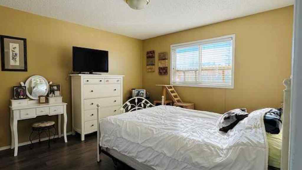 MLS® A2264399 - 1531 11 Avenue SE in Sunshine Meadow High River, Residential
