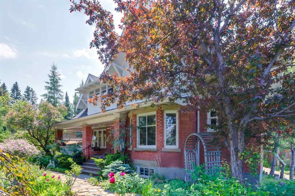 MLS® A2264402 - 2209 Carleton Street SW in Upper Mount Royal Calgary, Residential