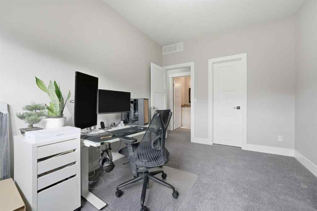 MLS® A2264413 - 1823 33 Avenue SW in South Calgary Calgary, Residential