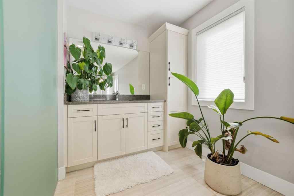 MLS® A2264413 - 1823 33 Avenue SW in South Calgary Calgary, Residential