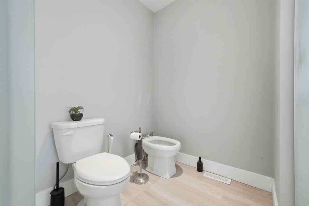 MLS® A2264413 - 1823 33 Avenue SW in South Calgary Calgary, Residential