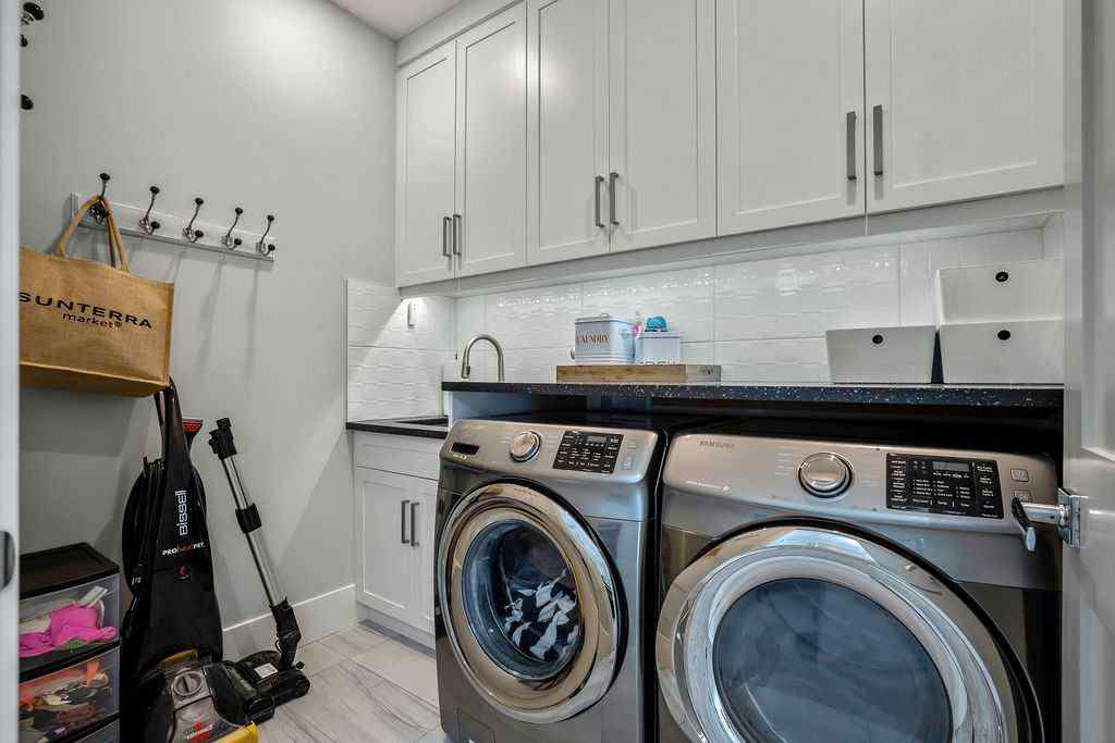 MLS® A2264420 - 68 White Oak Crescent SW in Wildwood Calgary, Residential