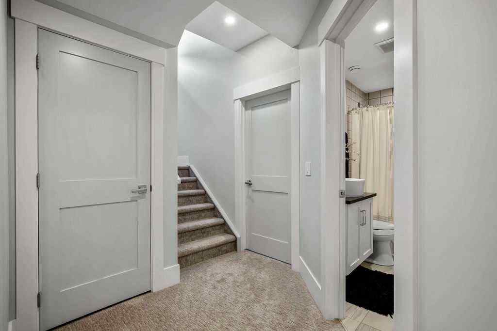 MLS® A2264420 - 68 White Oak Crescent SW in Wildwood Calgary, Residential