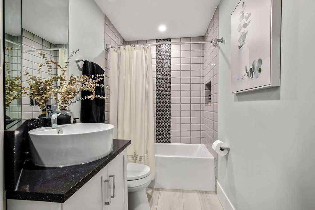 MLS® A2264420 - 68 White Oak Crescent SW in Wildwood Calgary, Residential