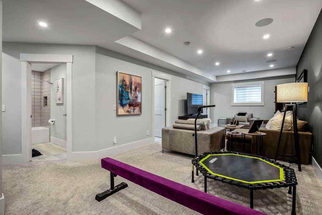 MLS® A2264420 - 68 White Oak Crescent SW in Wildwood Calgary, Residential