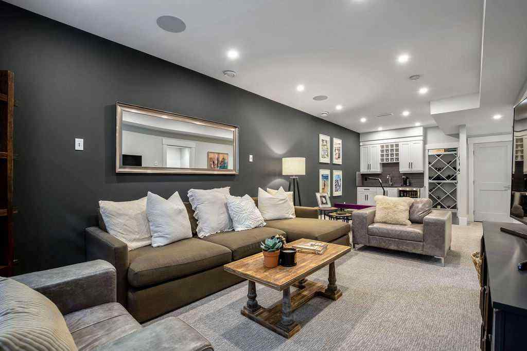 MLS® A2264420 - 68 White Oak Crescent SW in Wildwood Calgary, Residential