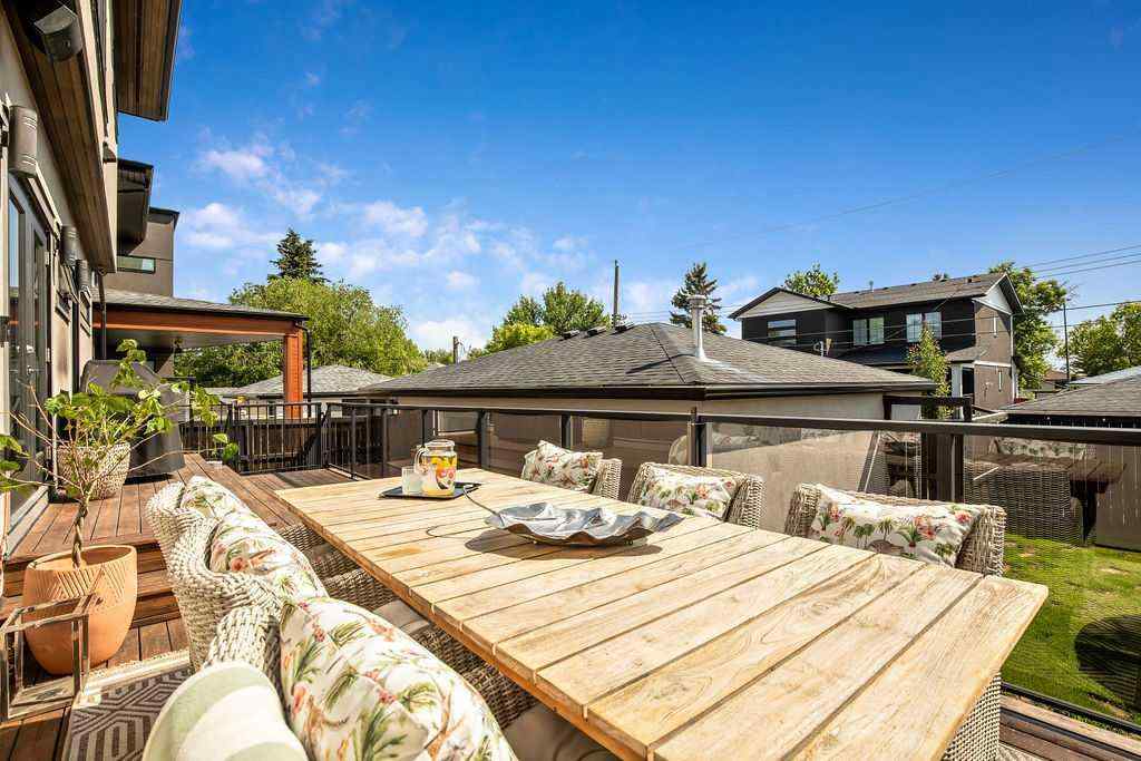 MLS® A2264420 - 68 White Oak Crescent SW in Wildwood Calgary, Residential