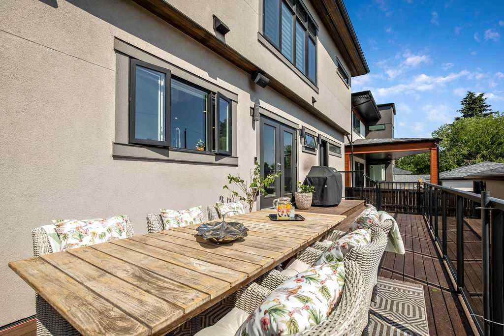 MLS® A2264420 - 68 White Oak Crescent SW in Wildwood Calgary, Residential