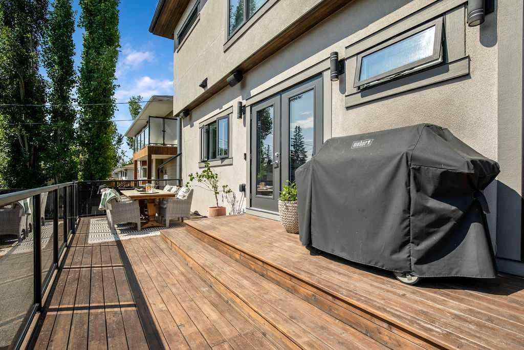 MLS® A2264420 - 68 White Oak Crescent SW in Wildwood Calgary, Residential