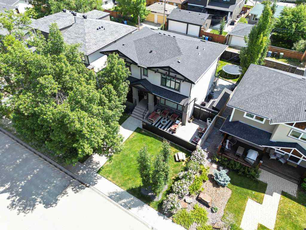 MLS® A2264420 - 68 White Oak Crescent SW in Wildwood Calgary, Residential