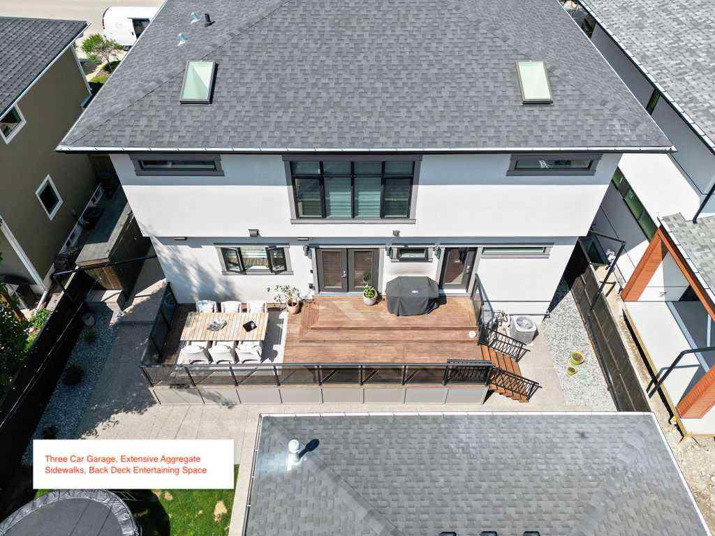 MLS® A2264420 - 68 White Oak Crescent SW in Wildwood Calgary, Residential