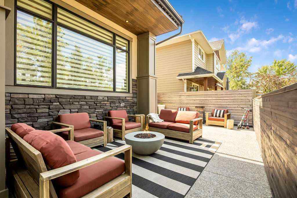 MLS® A2264420 - 68 White Oak Crescent SW in Wildwood Calgary, Residential