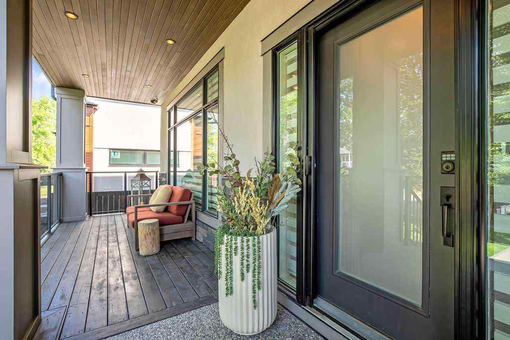 MLS® A2264420 - 68 White Oak Crescent SW in Wildwood Calgary, Residential