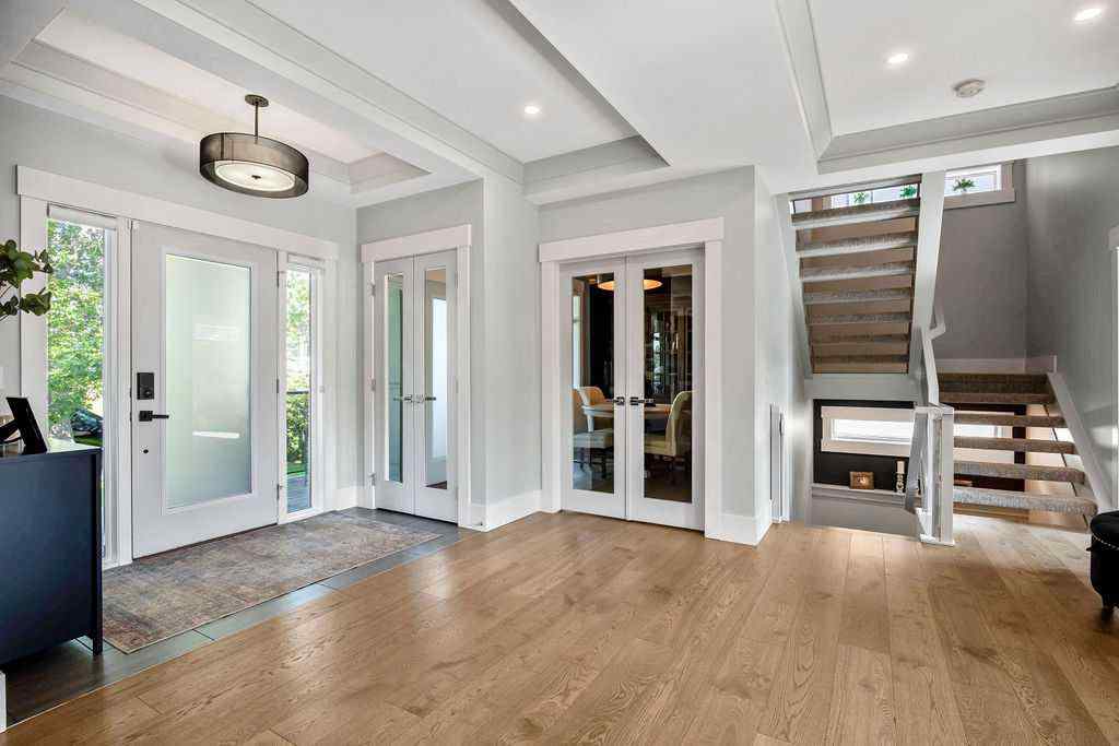 MLS® A2264420 - 68 White Oak Crescent SW in Wildwood Calgary, Residential