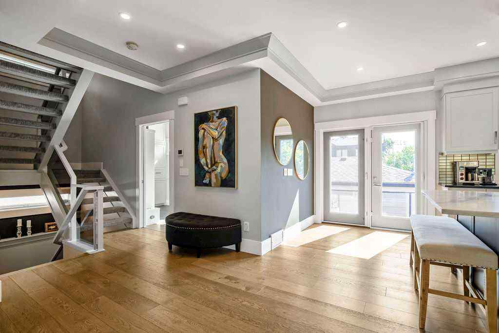 MLS® A2264420 - 68 White Oak Crescent SW in Wildwood Calgary, Residential