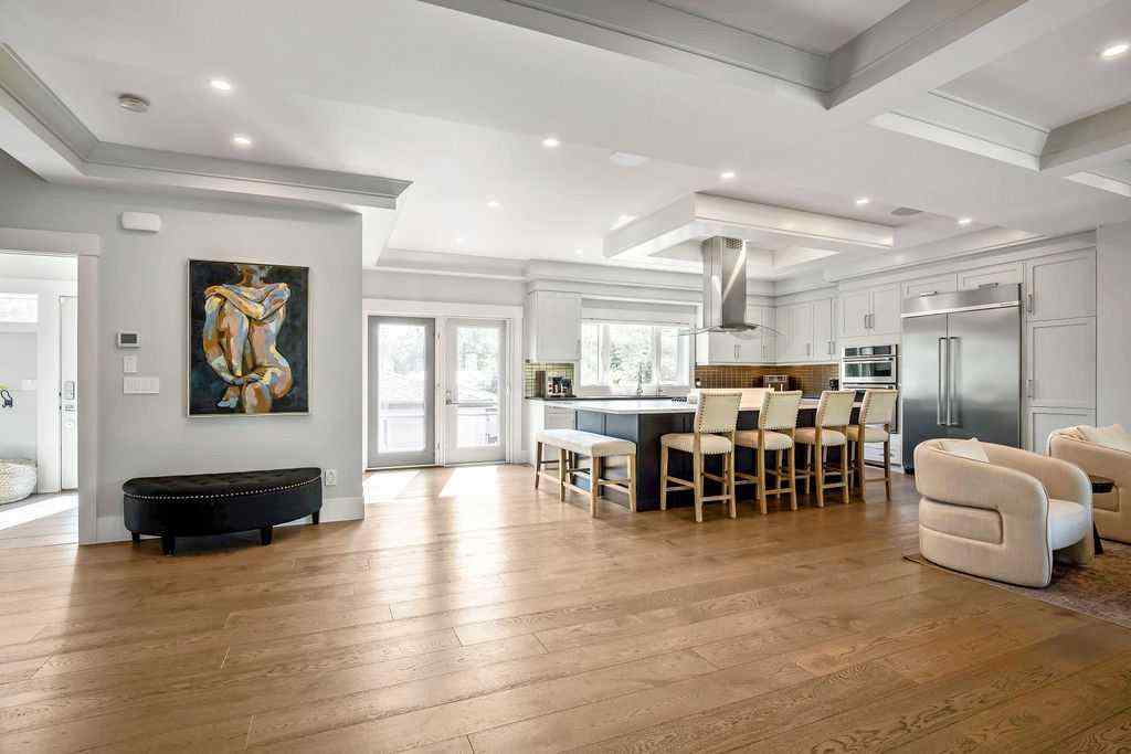 MLS® A2264420 - 68 White Oak Crescent SW in Wildwood Calgary, Residential