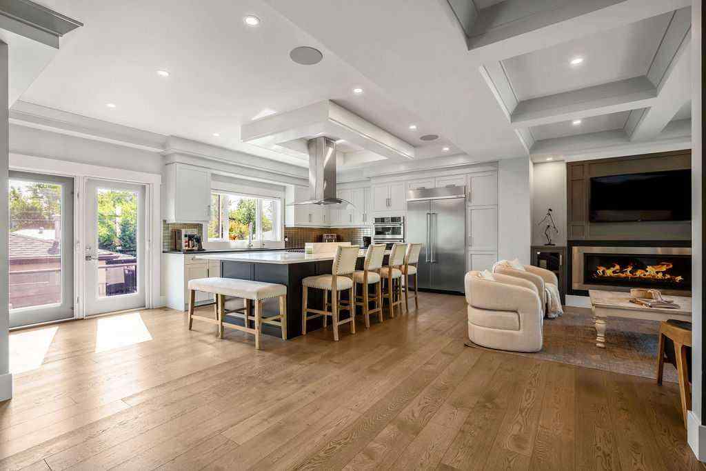 MLS® A2264420 - 68 White Oak Crescent SW in Wildwood Calgary, Residential