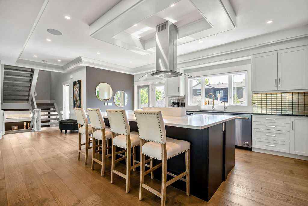 MLS® A2264420 - 68 White Oak Crescent SW in Wildwood Calgary, Residential