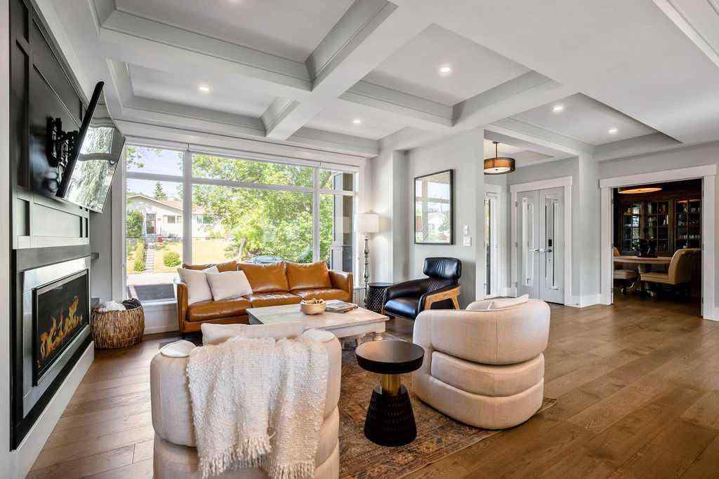 MLS® A2264420 - 68 White Oak Crescent SW in Wildwood Calgary, Residential