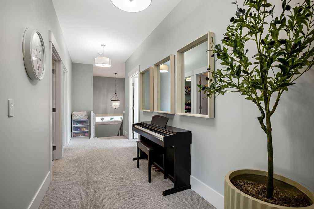 MLS® A2264420 - 68 White Oak Crescent SW in Wildwood Calgary, Residential