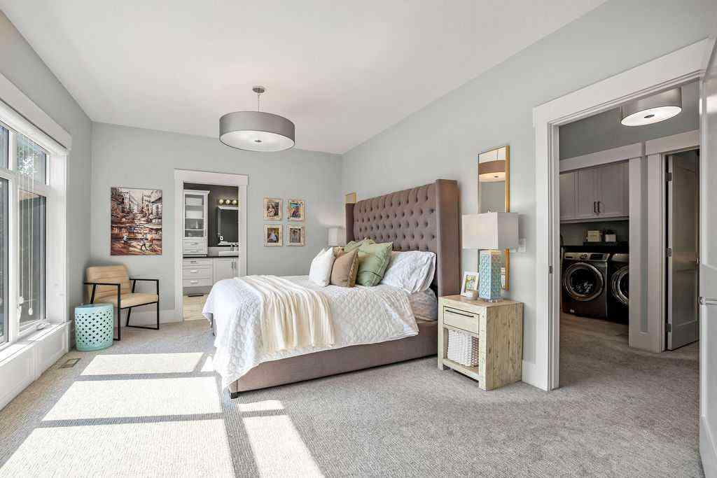 MLS® A2264420 - 68 White Oak Crescent SW in Wildwood Calgary, Residential