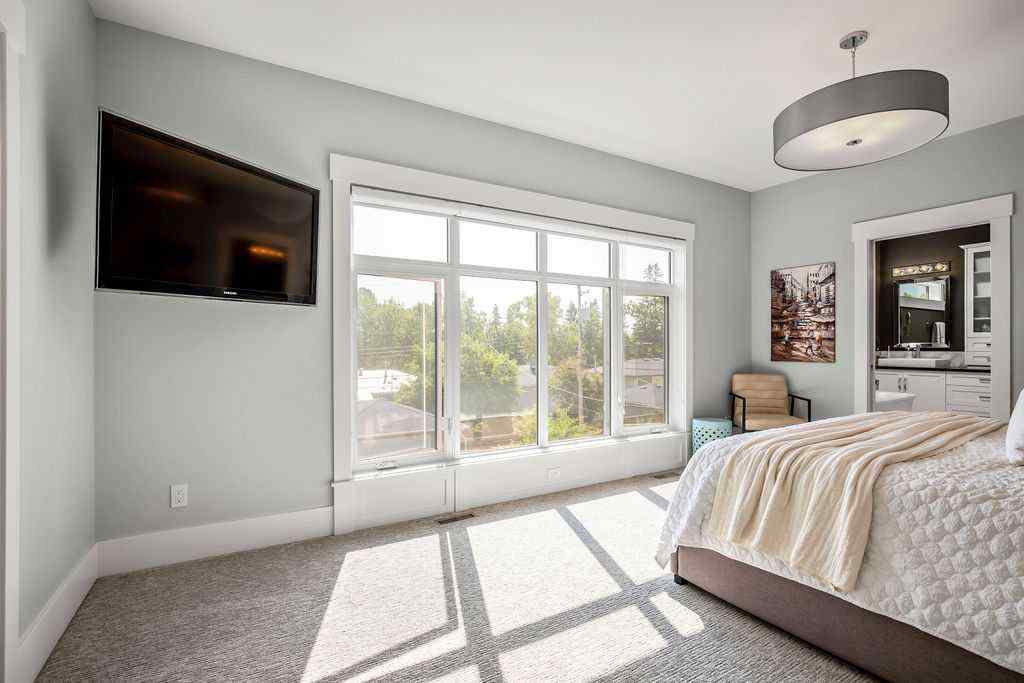MLS® A2264420 - 68 White Oak Crescent SW in Wildwood Calgary, Residential