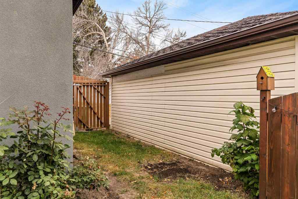 MLS® A2264426 - 4420 33 Avenue SW in Glenbrook Calgary, Residential