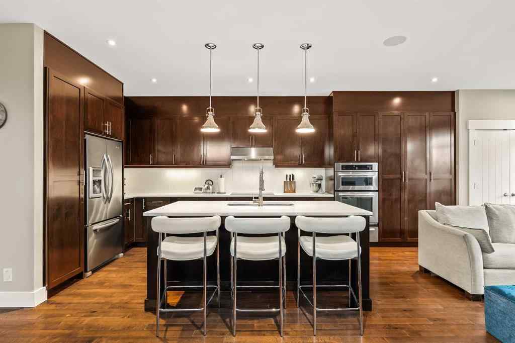 MLS® A2264426 - 4420 33 Avenue SW in Glenbrook Calgary, Residential