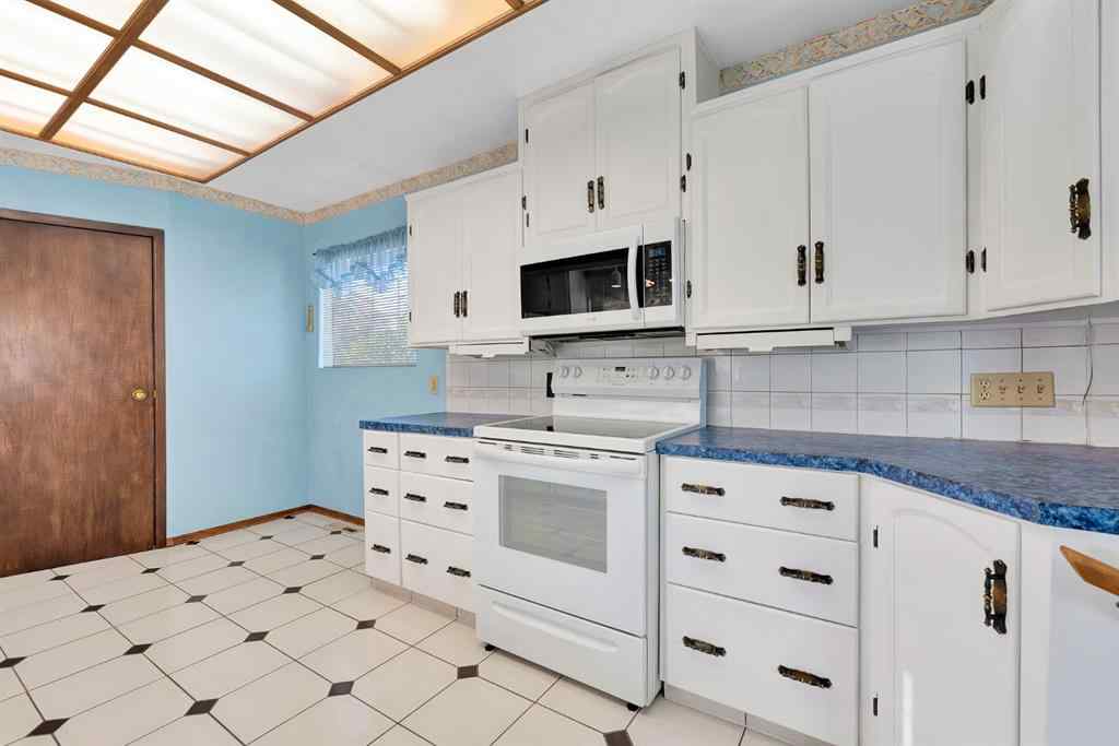 MLS® A2264428 - 6219 19 Street SE in Ogden Calgary, Residential