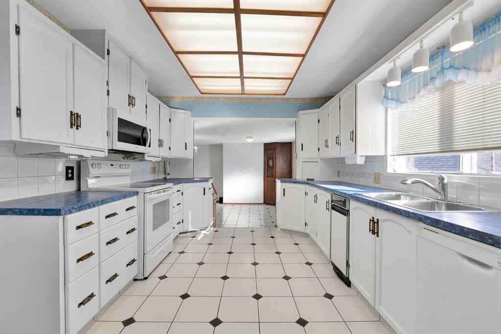 MLS® A2264428 - 6219 19 Street SE in Ogden Calgary, Residential