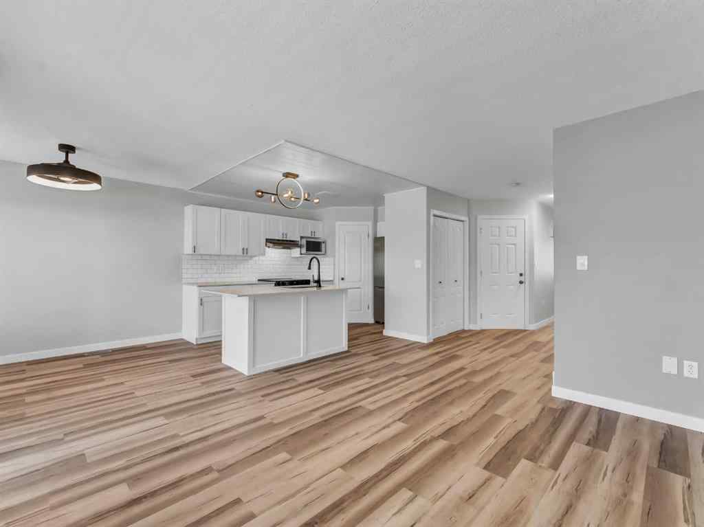 MLS® A2264441 - 82 Saamis Meadows Lane SW in SW Southridge Medicine Hat, Residential