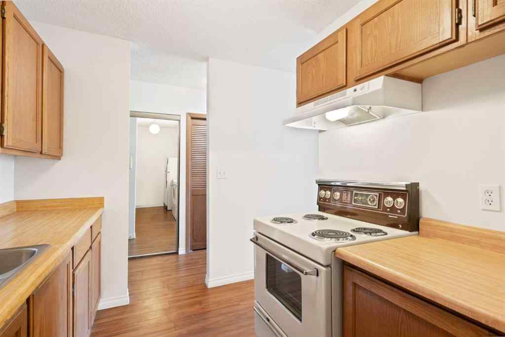 MLS® A2264449 - Unit #303 239 6 Avenue NE in Crescent Heights Calgary, Residential