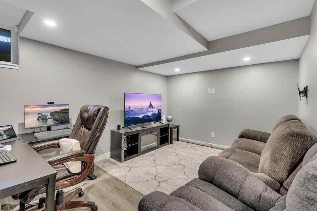 MLS® A2264462 - 7 West Coach Manor SW in West Springs Calgary, Residential