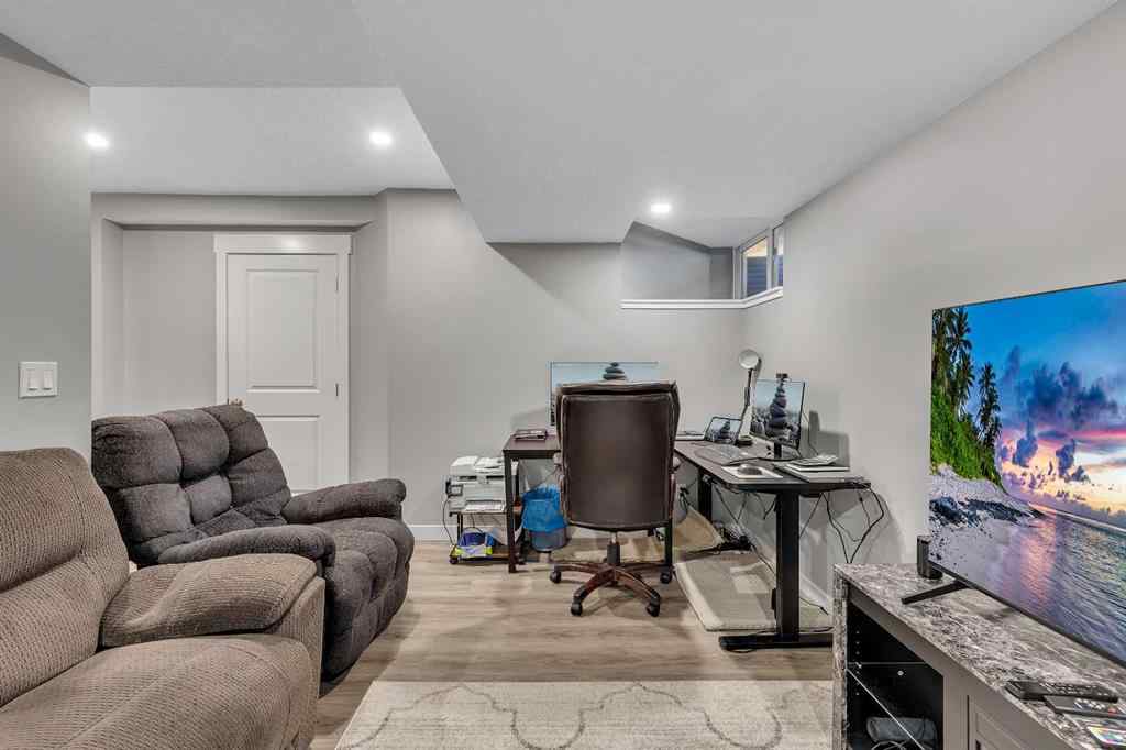 MLS® A2264462 - 7 West Coach Manor SW in West Springs Calgary, Residential