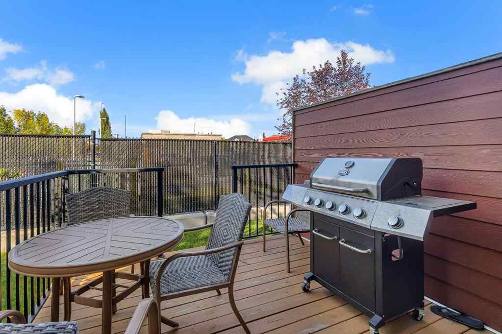 MLS® A2264462 - 7 West Coach Manor SW in West Springs Calgary, Residential