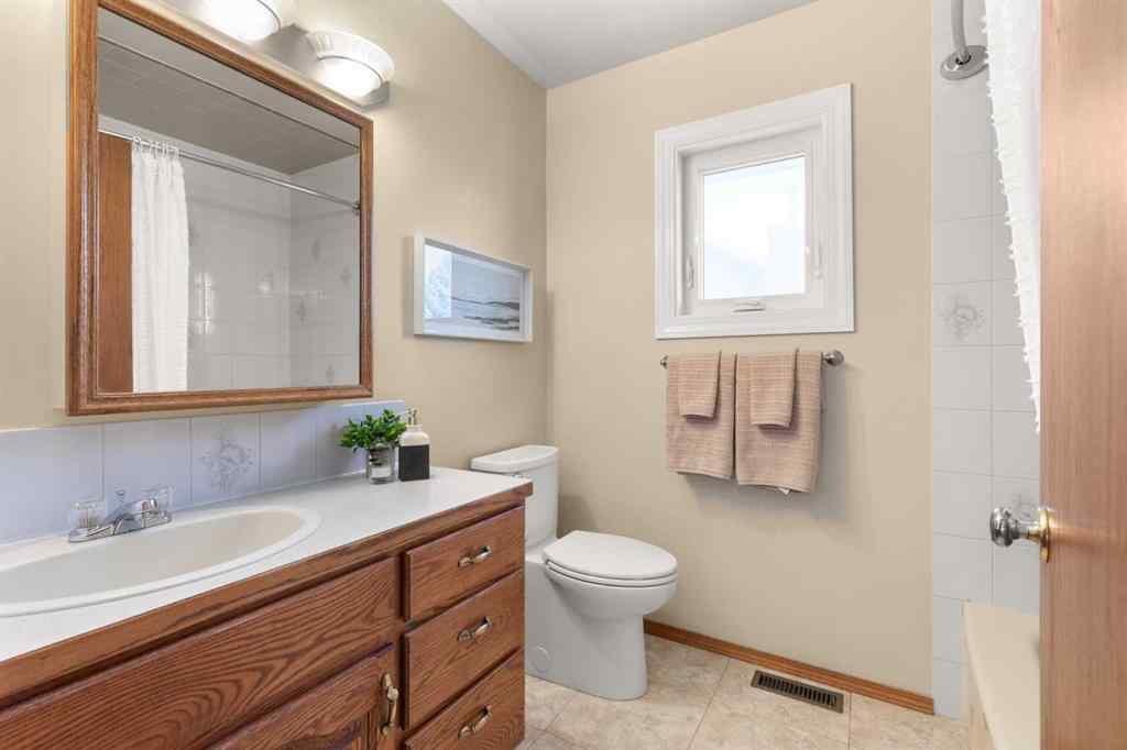 MLS® A2264466 - 12 Redwood Way SE in Ross Glen Medicine Hat, Residential