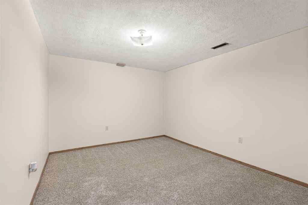 MLS® A2264466 - 12 Redwood Way SE in Ross Glen Medicine Hat, Residential