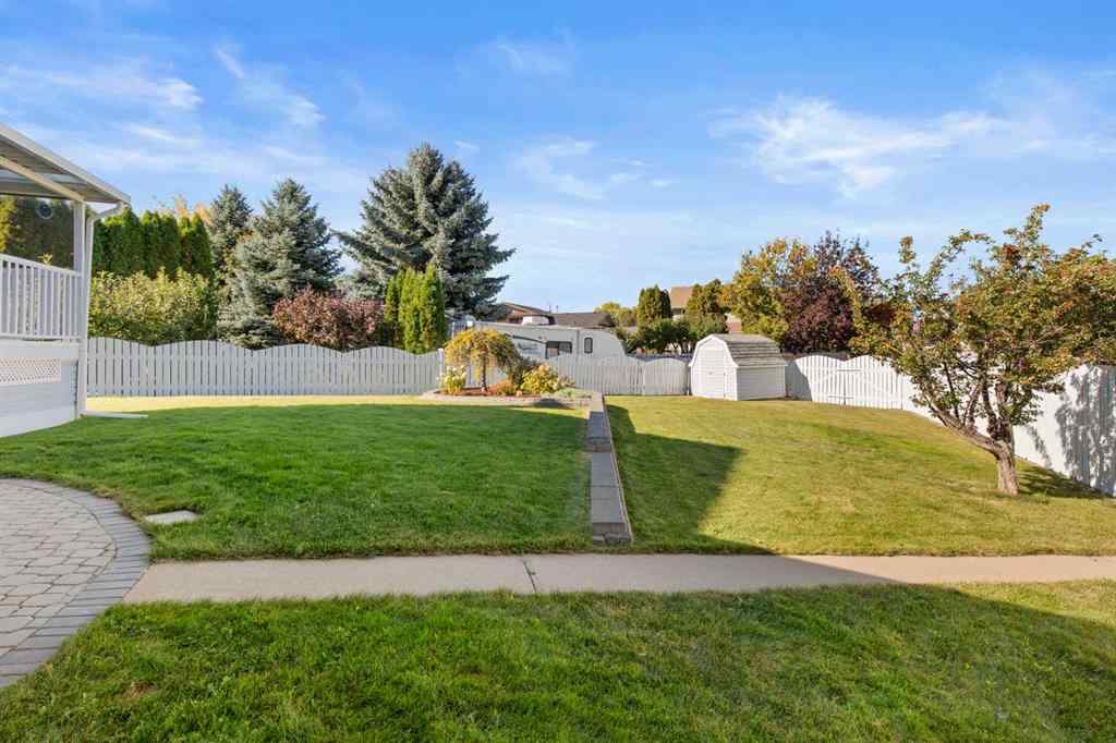 MLS® A2264466 - 12 Redwood Way SE in Ross Glen Medicine Hat, Residential