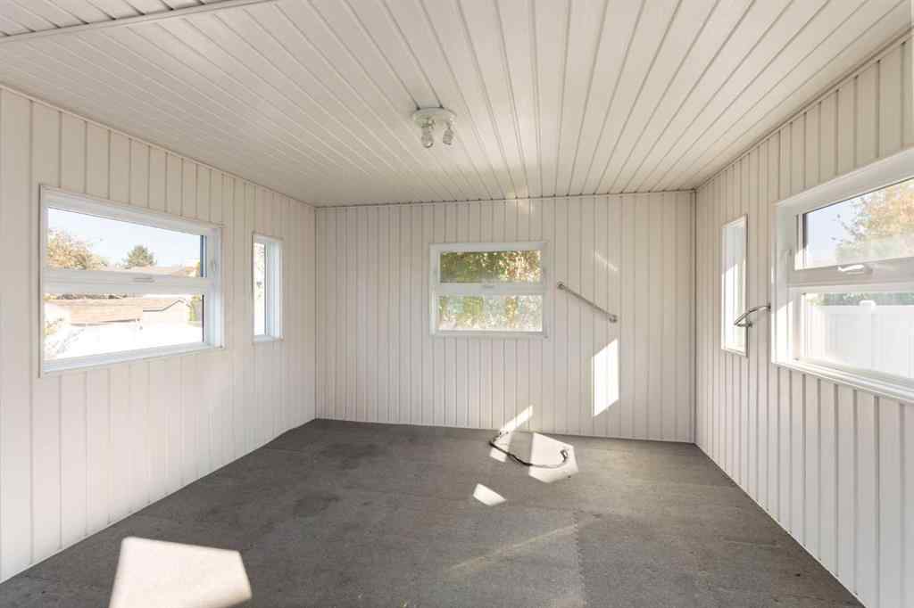 MLS® A2264466 - 12 Redwood Way SE in Ross Glen Medicine Hat, Residential