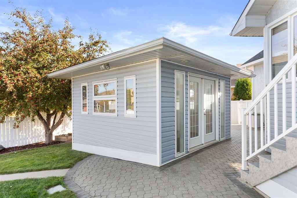 MLS® A2264466 - 12 Redwood Way SE in Ross Glen Medicine Hat, Residential