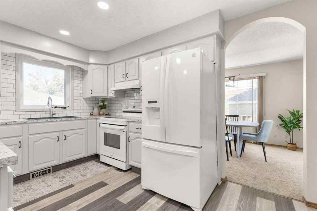 MLS® A2264466 - 12 Redwood Way SE in Ross Glen Medicine Hat, Residential