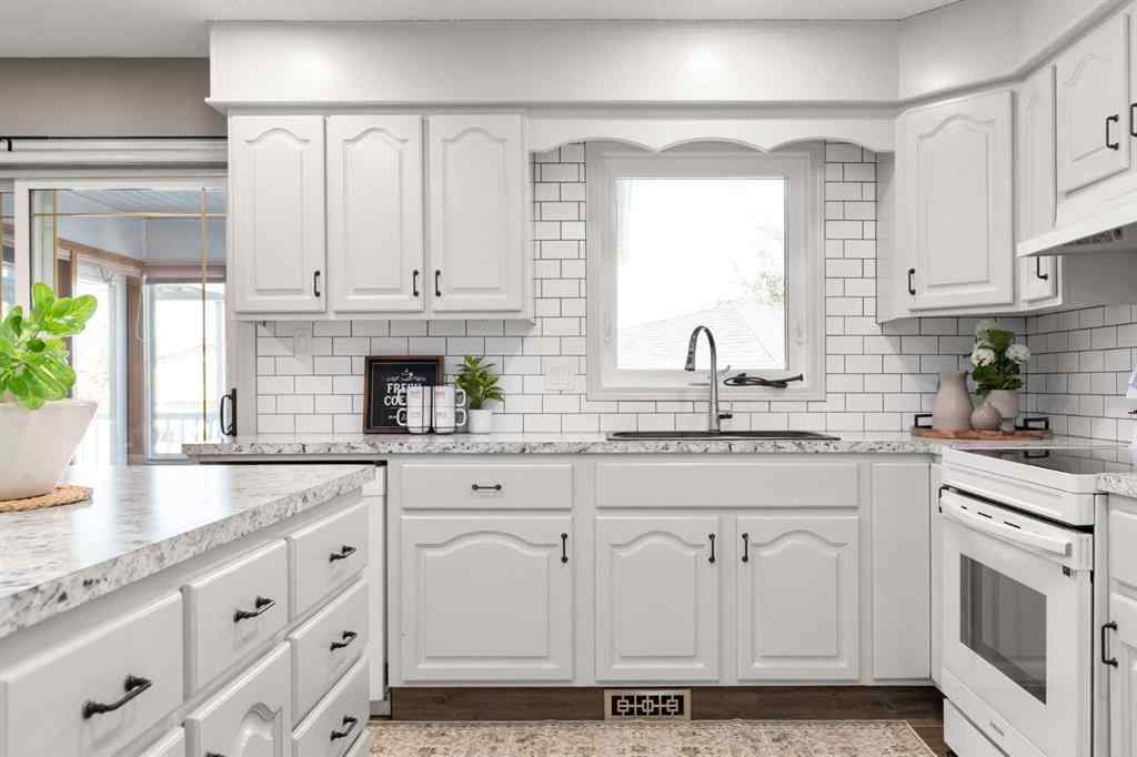 MLS® A2264466 - 12 Redwood Way SE in Ross Glen Medicine Hat, Residential