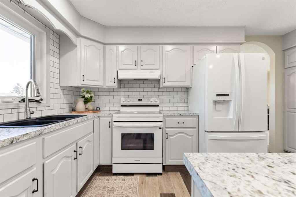 MLS® A2264466 - 12 Redwood Way SE in Ross Glen Medicine Hat, Residential