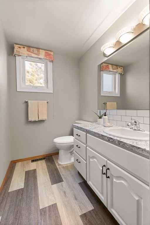 MLS® A2264466 - 12 Redwood Way SE in Ross Glen Medicine Hat, Residential