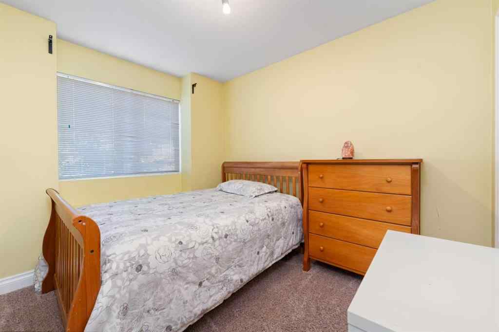 MLS® A2264468 - 316 Willowbrook Close NW in Willowbrook Airdrie, Residential