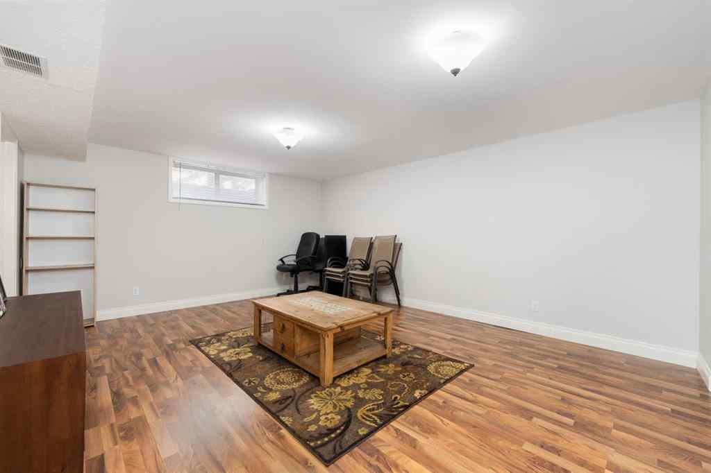 MLS® A2264468 - 316 Willowbrook Close NW in Willowbrook Airdrie, Residential