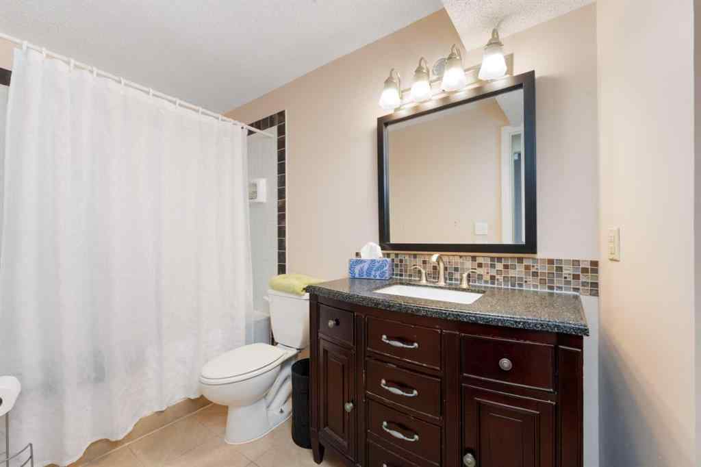 MLS® A2264468 - 316 Willowbrook Close NW in Willowbrook Airdrie, Residential