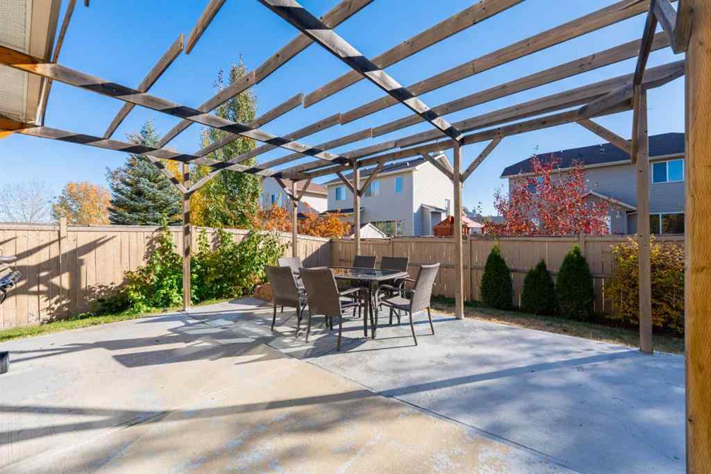 MLS® A2264468 - 316 Willowbrook Close NW in Willowbrook Airdrie, Residential