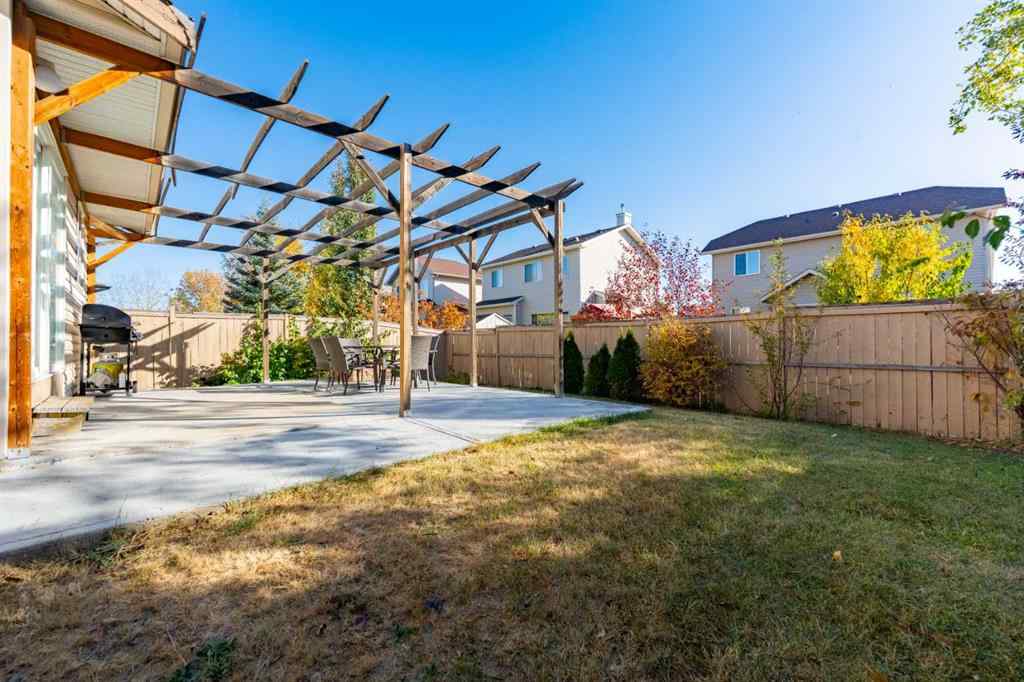 MLS® A2264468 - 316 Willowbrook Close NW in Willowbrook Airdrie, Residential