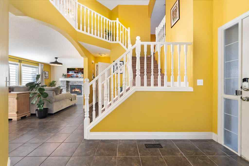 MLS® A2264468 - 316 Willowbrook Close NW in Willowbrook Airdrie, Residential